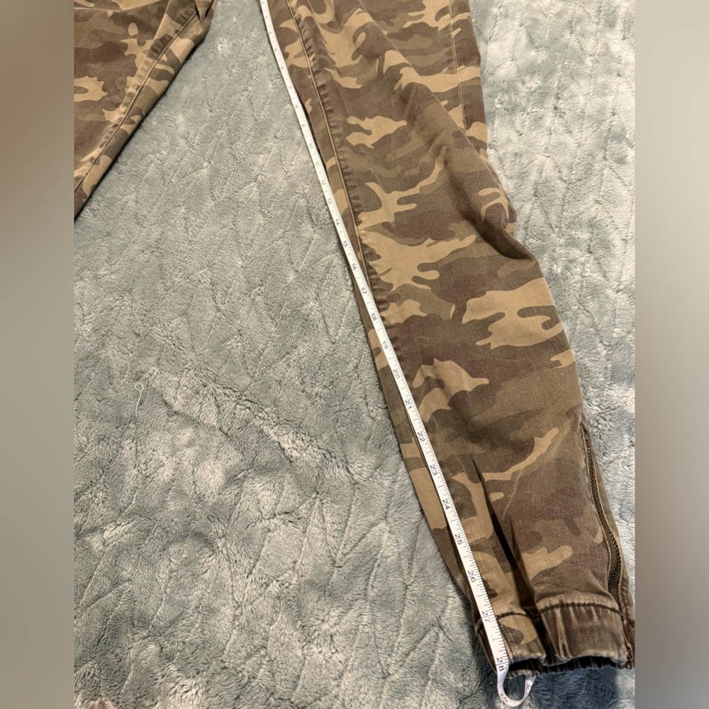 LIKE NEW American Eagle Camo Stretch High-Waisted Jegging Joggers - Picture 10 of 11